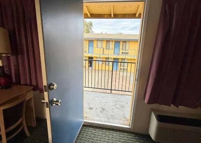 Royal Palms Motel