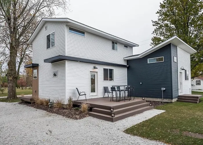 Modern 3-Bedroom Home With Lake Huron Beach Access
