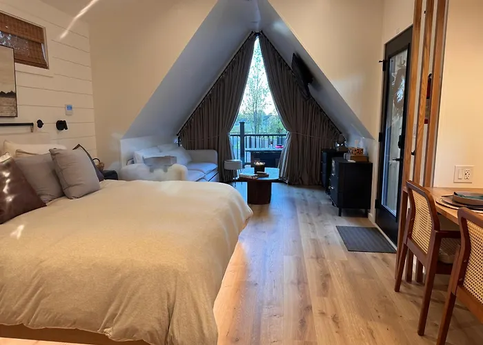 The Obsidian A Hideaway