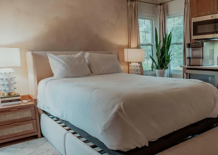 Wilmington Luxury Spa Retreat- Prime Location