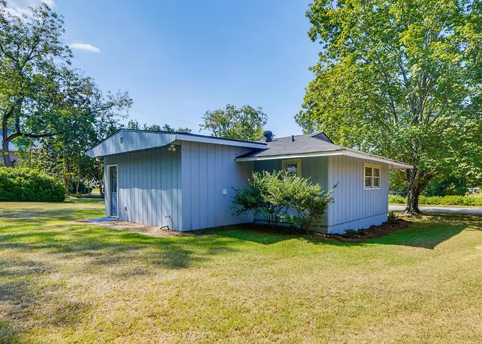 Walk To Dtwn Pine Mountain! Quiet Cottage W/ Yard