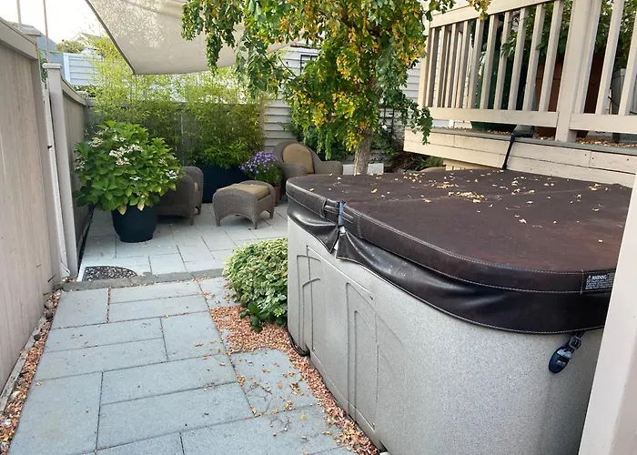 South Seattle Gated Community 90 Day Minimum