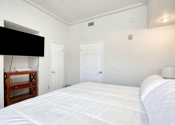 Downtown Pismo Beach Modern Updated Single-Level
