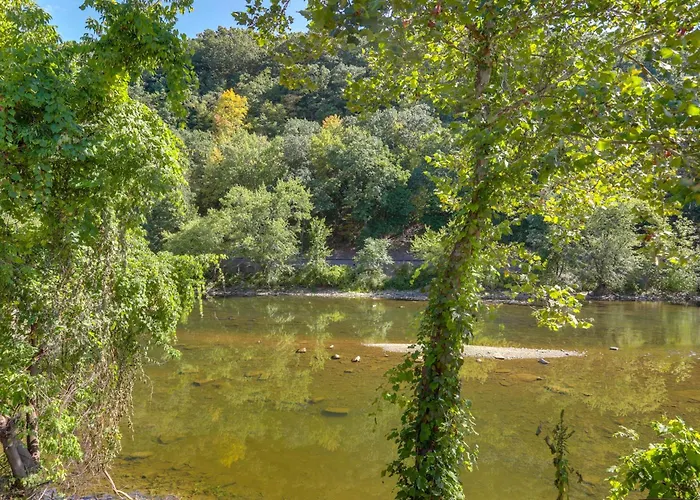 Franklin Home W/ Deck, Creek Views: Walk To Shops