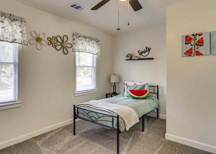 3 Mi To Marina: Quiet Getaway W/ Deck In Lexington