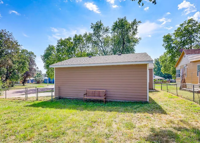 Half-Mi To Dtwn Yankton & River: Charming Home!