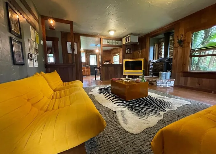 Farmhouse Cabin In The Redwoods