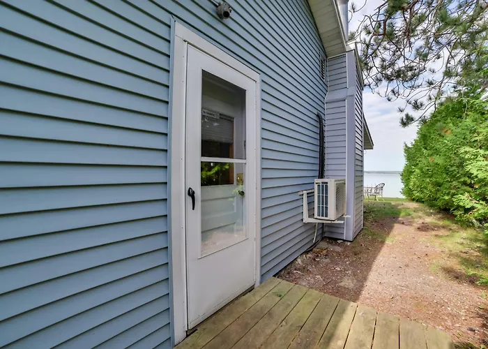 Peaceful Indian River Fall Retreat On Mullett Lake