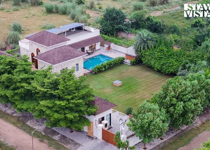 Rustic Roots By Stayvista - 3Bhk Pet-Friendly Villa With Bar