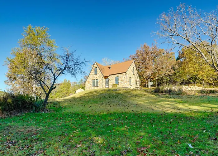 Old Stone Cottage Retreat In The Heart Of Missouri