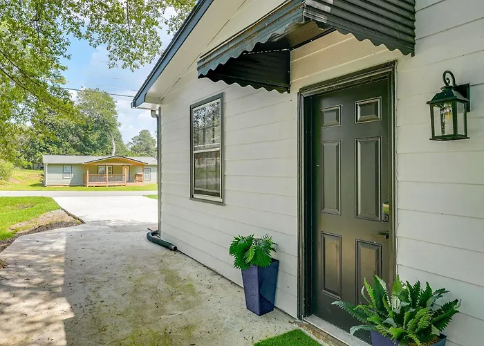 5 Mi To Town: Pet-Friendly Retreat In Marietta!