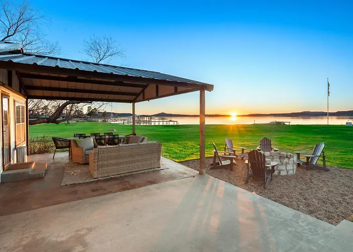 Lakefront Gem W/ Hot Tub & Game Room In Graford