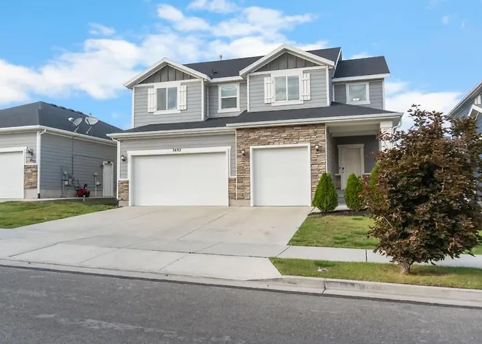 Charming Family Stay W Arcade Theatre Ski Haven Walking Trails And River Walk In Backyard