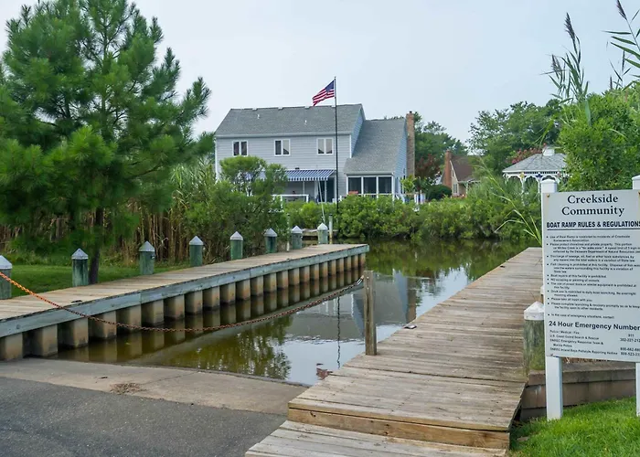 Creekside Getaway - Stay For 8
