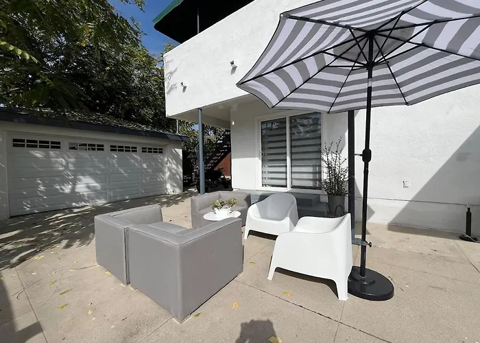 Serene Luxe Residence Near Rose Bowl-2Br Front House
