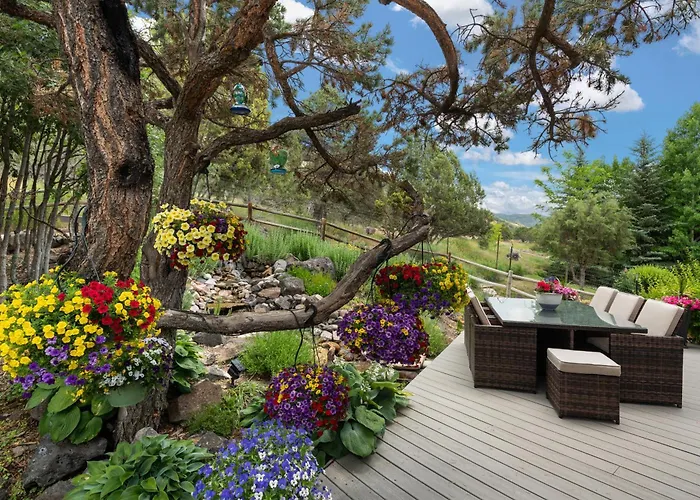 Luxe Artful Mountain Retreat With 4 King Suites, 8 Person Hot Tub And 3 Decks