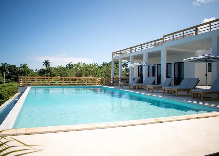 Private Villa-Infinity Pool-26 Guests Capacity-14 King Size Beds-8 Bedrooms-8 And Half Baths