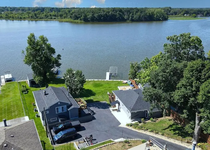 The Lake House On Myers Bay - 3-Bed 2-Bath Luxury Home With Private Pier Beach Firepit And Deck