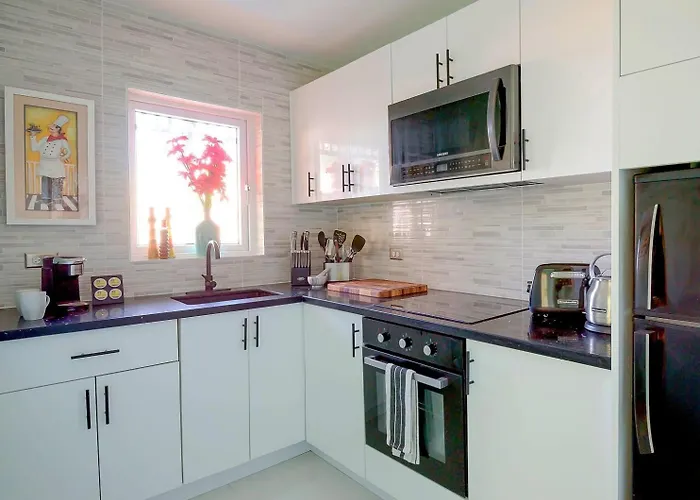 Lovely Apartment With 24H Security - Walking Distance To Beach, Downtown, Shops And Restaurants