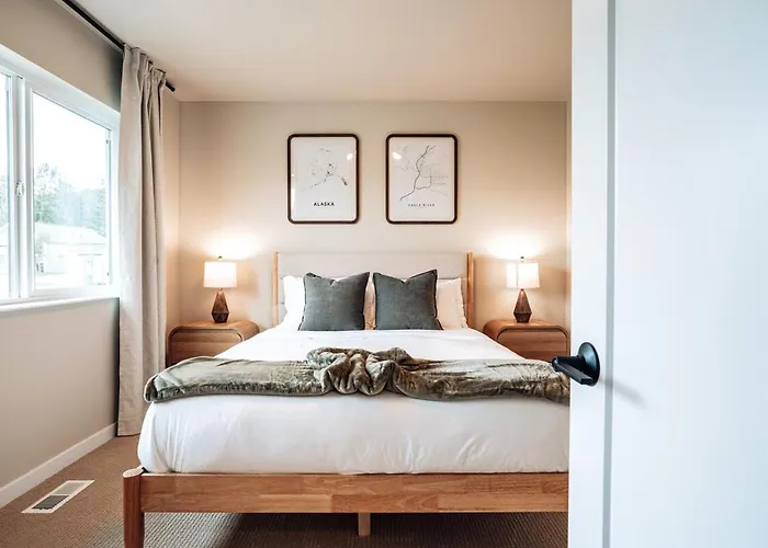 Prime Eagle River Stay - Walkable Location