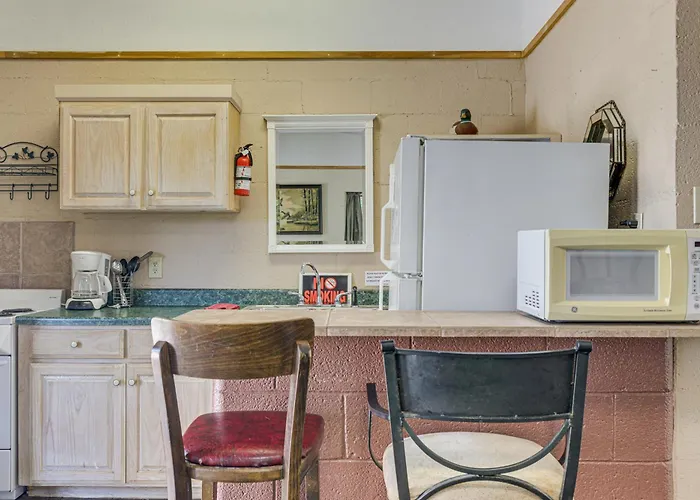 Patio & Trail Access: Lake Whitney Studio!