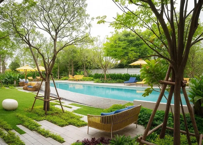 Brand New Beach Condo Huge Pool Tennis & Sunshine 5 Min From Beach