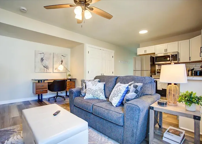 Free Parking With In Unit Washer And Dryer Ac - Pets Ok