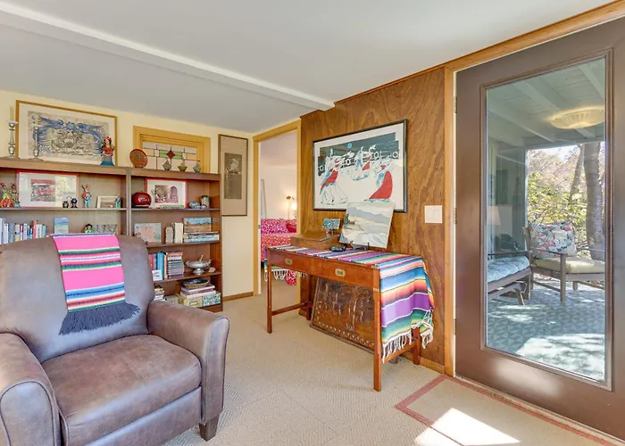 'Casa Alcoa' Mtn-View Apt Over Santeetlah Lake!