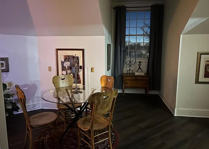 Innkeeper Suite At The Currier Inn