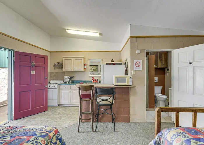 Patio & Trail Access: Lake Whitney Studio!