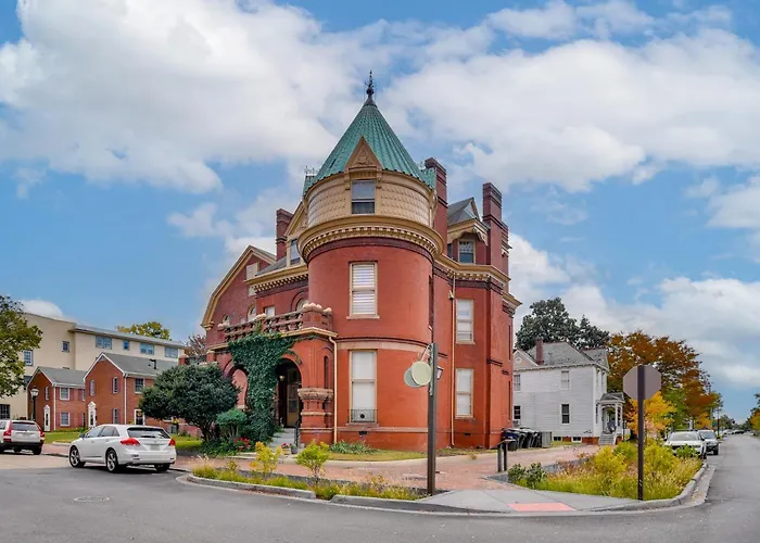 Steps To Elizabeth River & Dtwn! Portsmouth Condo
