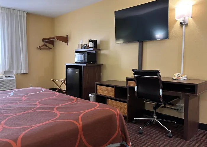 Super 8 By Wyndham Peoria