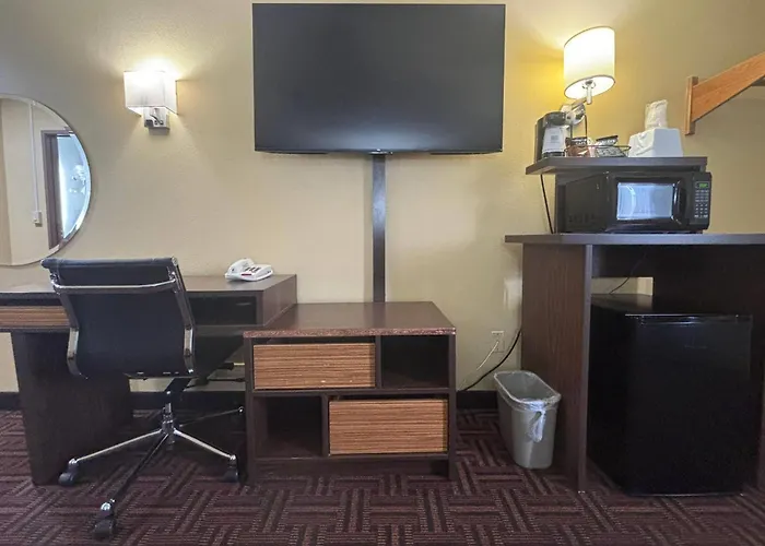 Super 8 By Wyndham Peoria