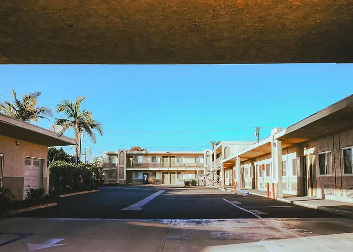 Tropic Lodge