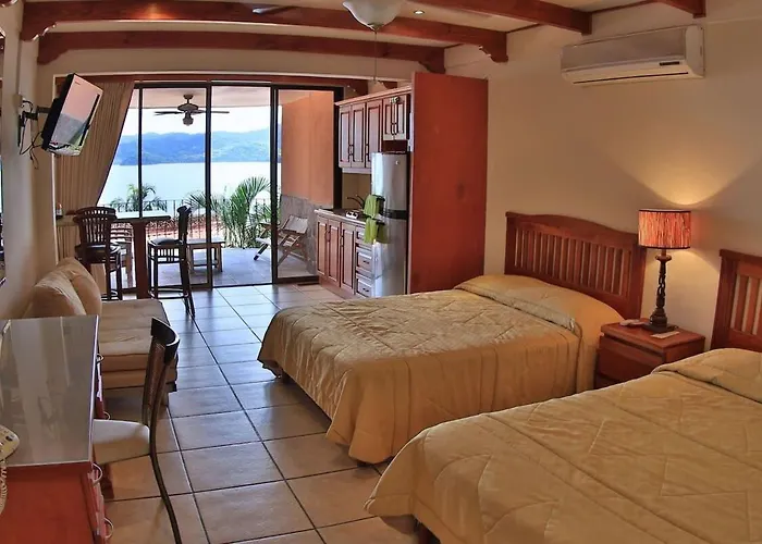 Oceanview Studio Apartment With Community Pool & Views Of Flamingo Marina