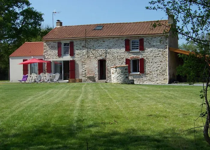 Maison Renovee En Pleine Campagne Avec Terrain, Terrasse Et Equipements Familiaux