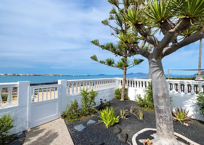 Villa La Maja Beachfront