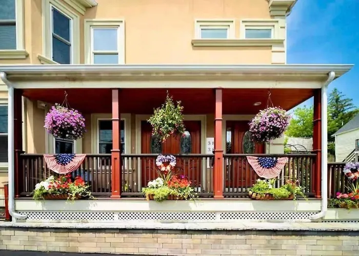 Chic 3Br & 2Ba Quincy House W Balcony, Garden, Laundry & Pet Friendly 383