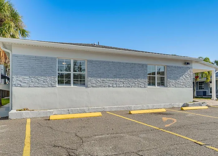 Walk To Gulf: Madeira Beach Condo W/ Patio