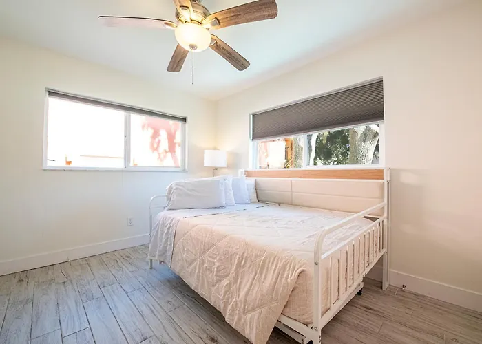 2Bd 1Ba Sunset 2 3Mins To Beach!