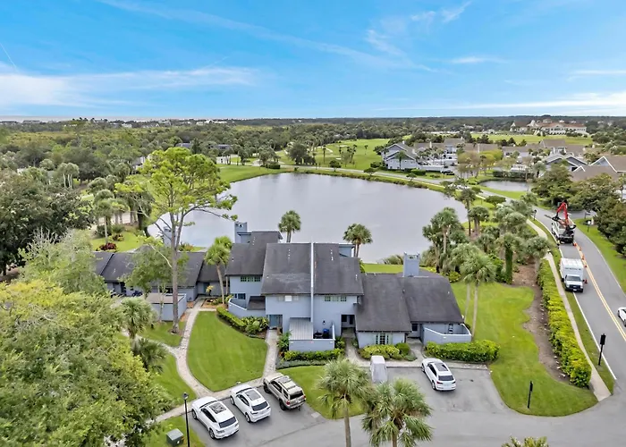 Beachy Vibes - 2Br W Lake Views & Screened Sunroom