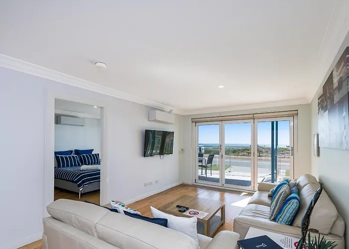 Ocean Surf - Luxury Apartment With Ocean Views