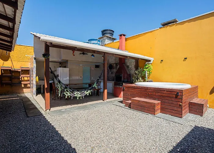 Casa de férias familiar com linda vista à 300m da Meia Praia de Navegantes