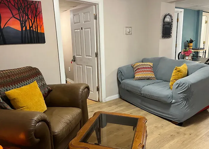 Cozy Apt Near Bu, Lourdes, Uhs