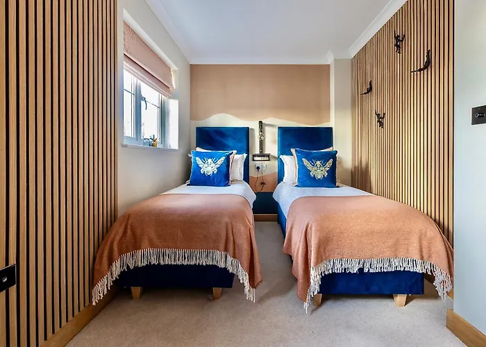 Luxury Stay, City Walk, Pool Table & Air Hockey, Garden, Parking, Business & Families - Oakview