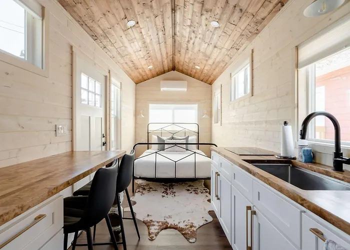 Stay Portland - The Tiny Farmhouse On Alberta