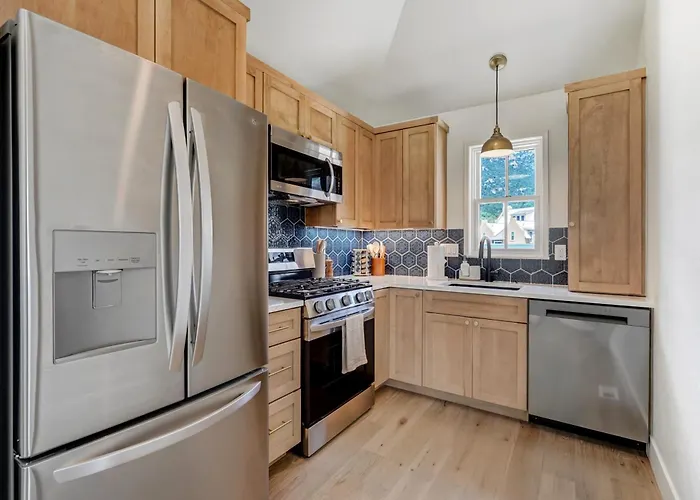 Whitewater Peak - Cozy Retreat With Scenic Views
