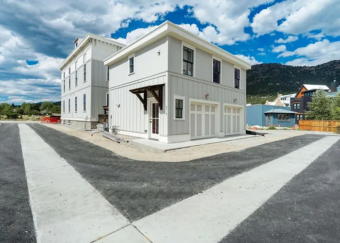 Whitewater Peak - Cozy Retreat With Scenic Views
