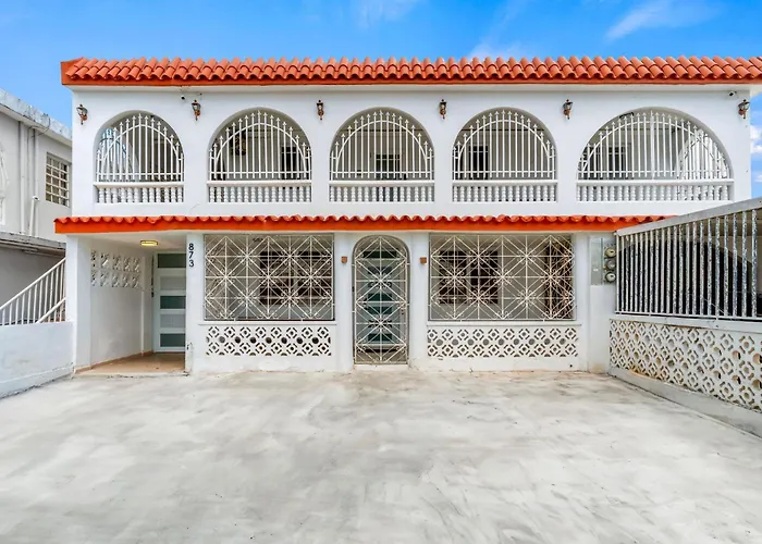 Family-Friendly Home For 5 Near Airport & Beaches