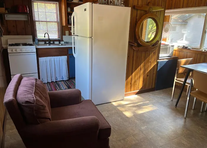Sleeping Bear Riverside Cabins - Cabin 5